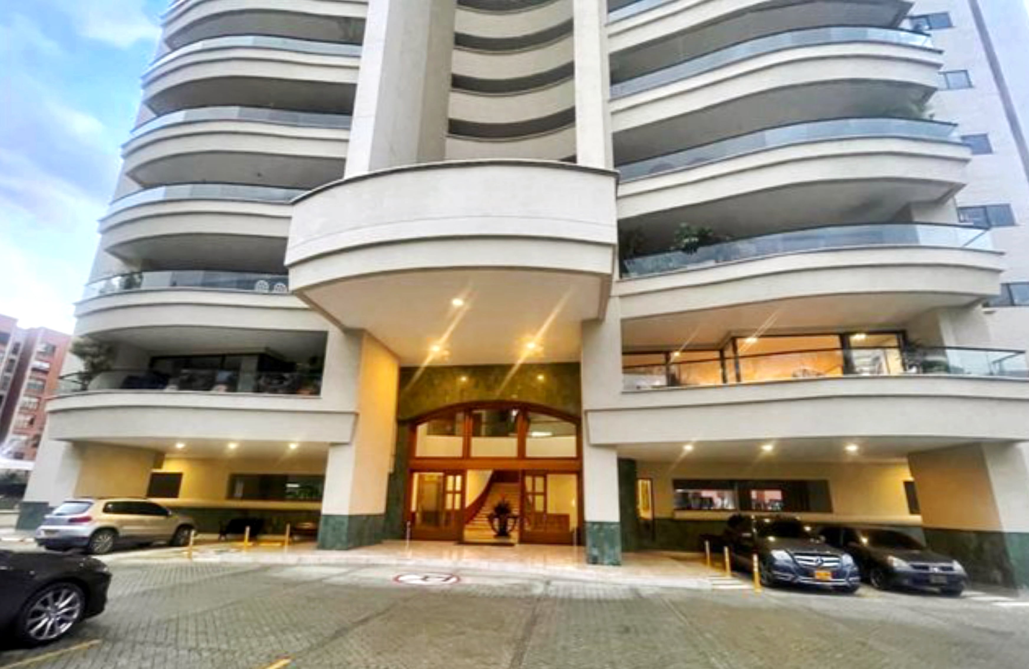 APARTMENT FOR SALE 3960 SF EL POBLADO MEDELLIN (TERRACE)