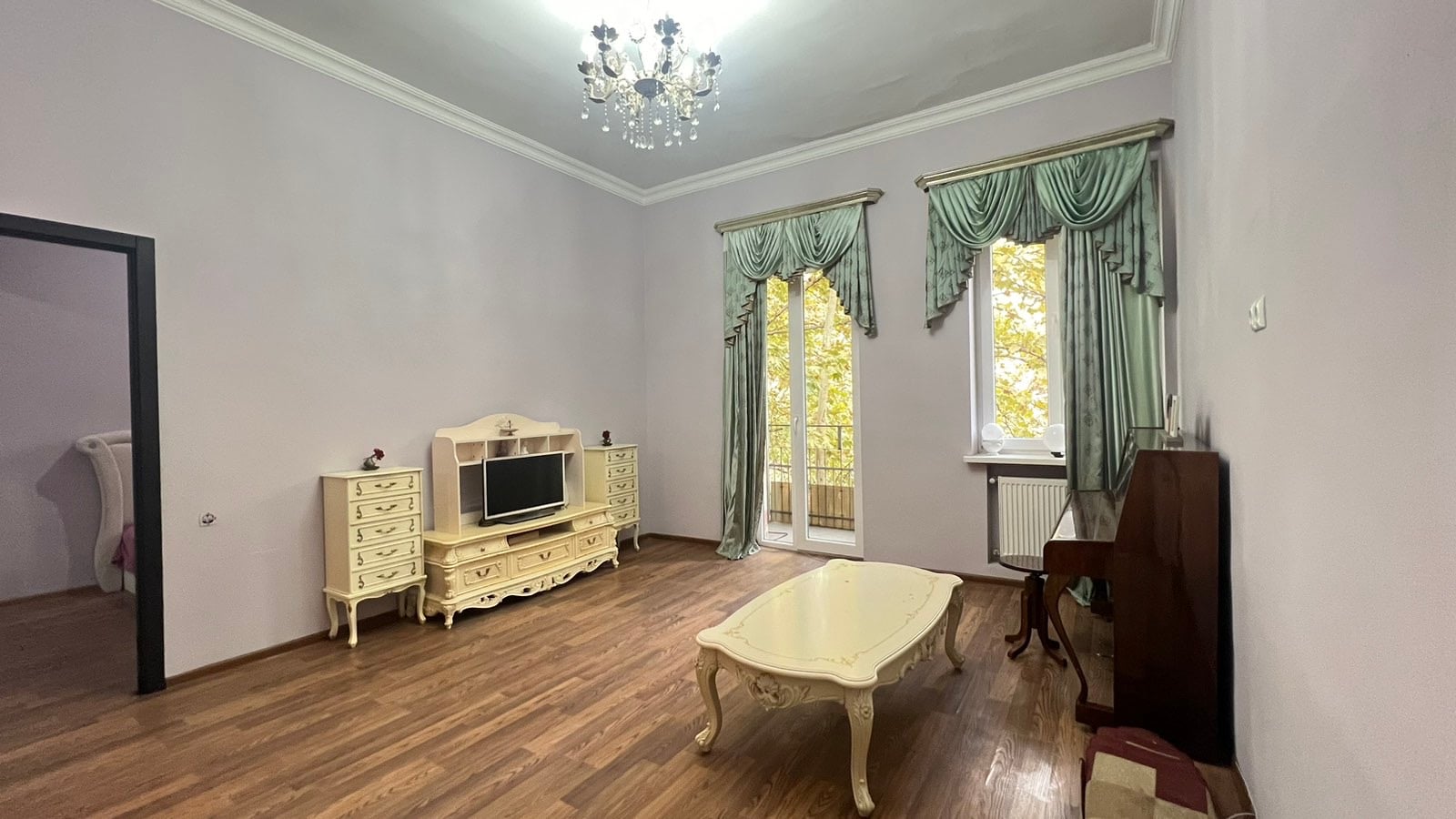 Vera, philarmony - newly renovated 4 room apartment for sale 