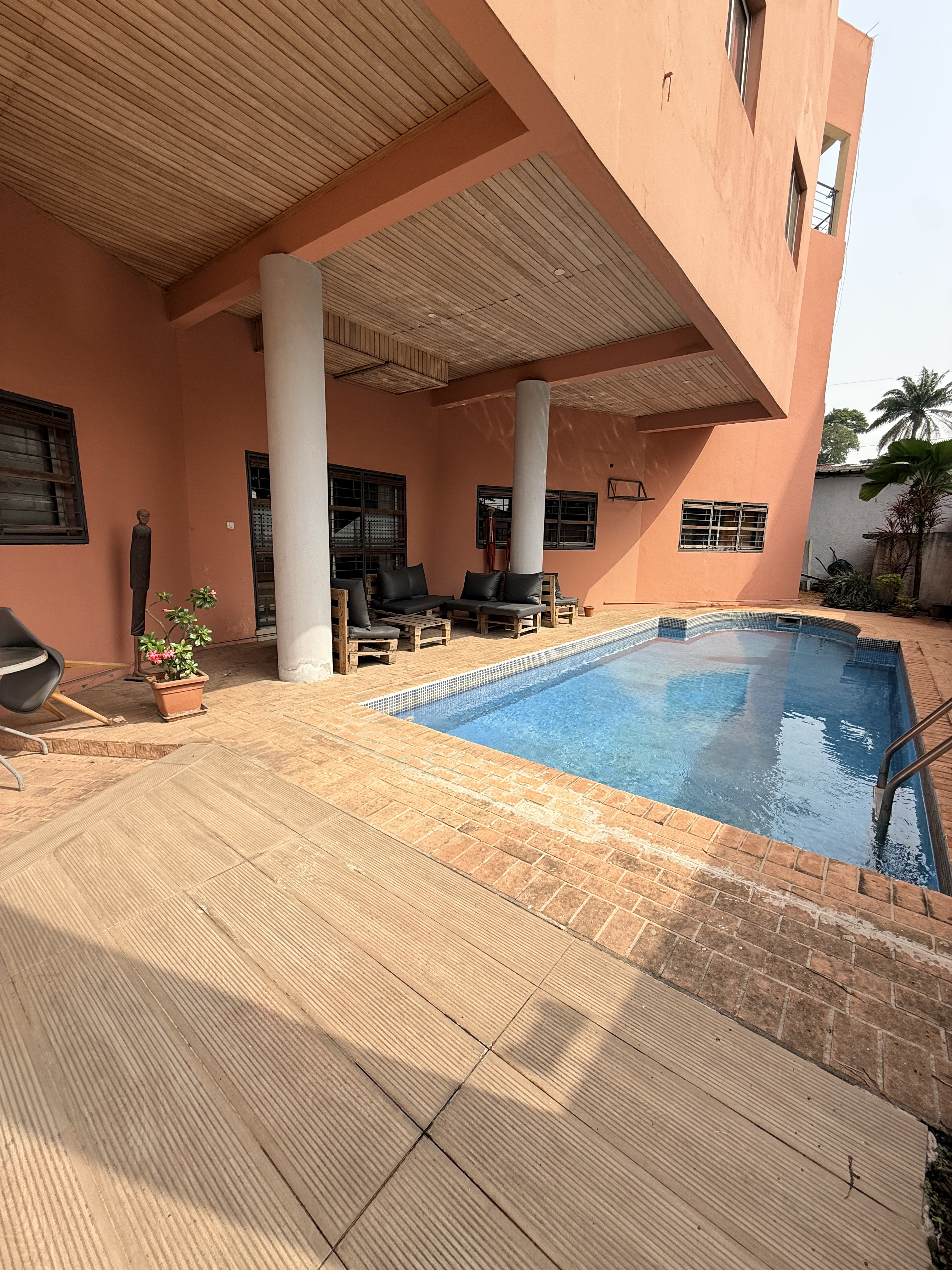 Cocody Danga, beautiful furnished 2-room apartment, very spacious and accessible 