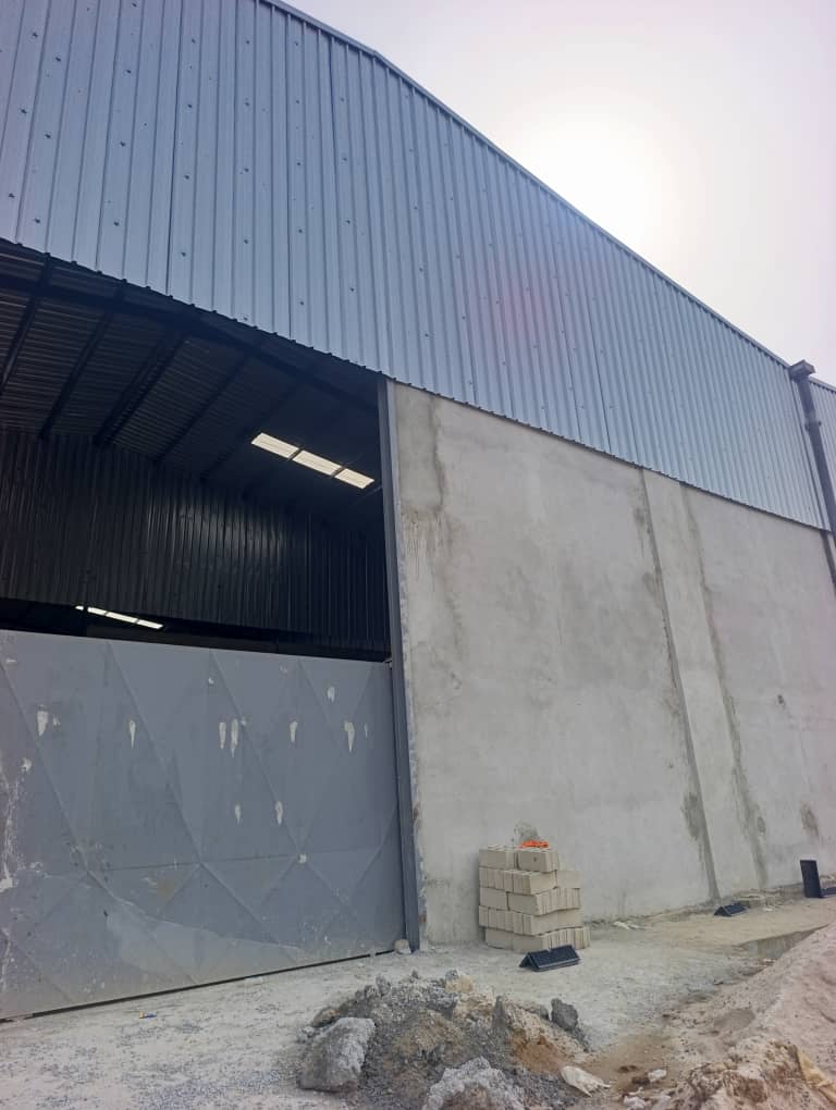 Entrepôt en location en zone industrielle de Yopougon 