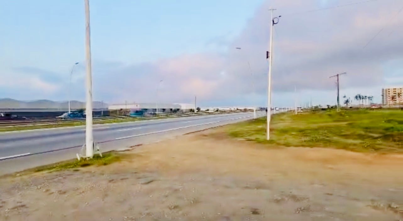 20 ETTARI IN VENDITA A BASSAM, CONFINANTE CON UNA STRADA ASFALTATA, CON ACD DISPONIBILE