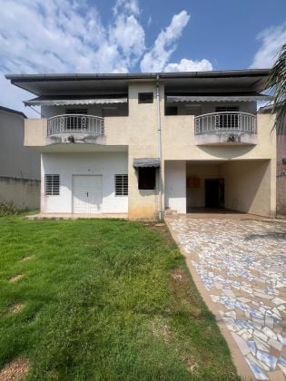 For sale in Bassam, Cité Rosier: 5-room villa + outbuilding 