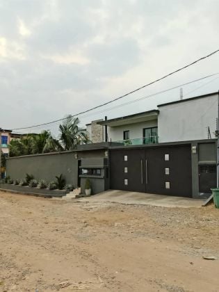 Villa et magnifique duplex de très très très haut ...