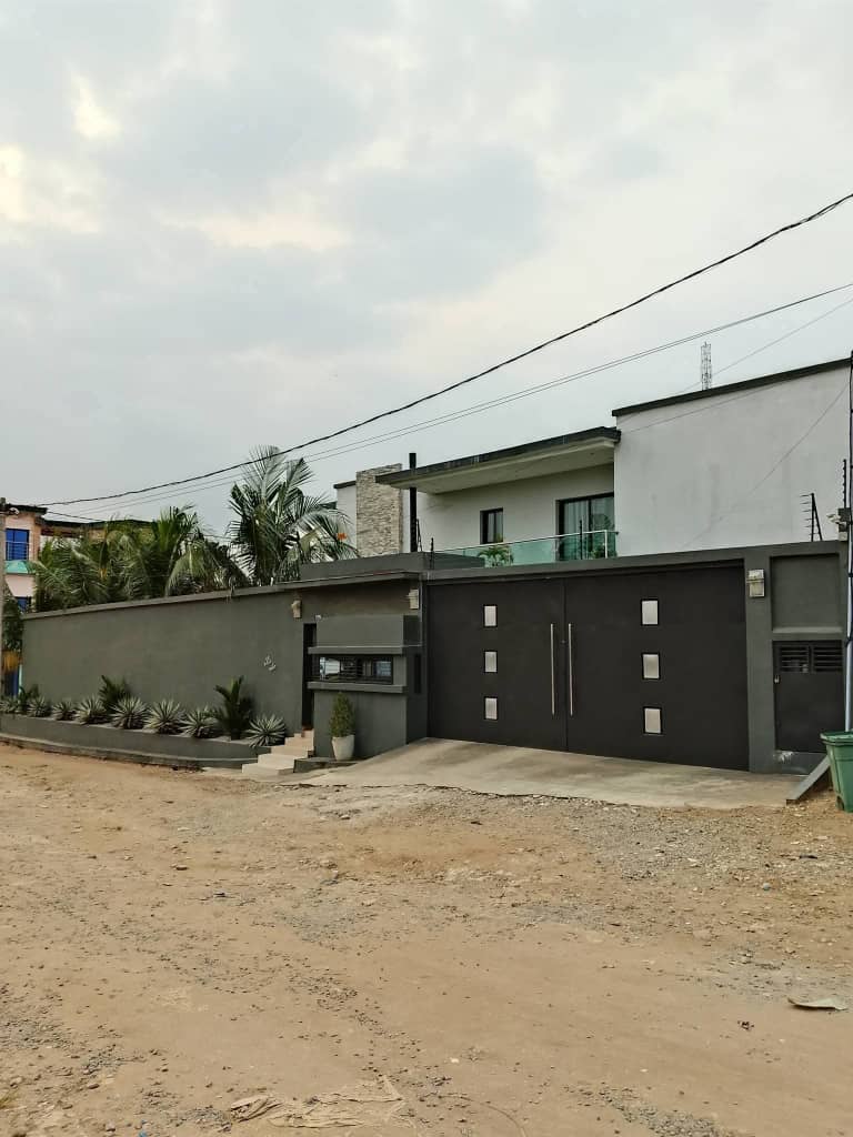 Villa et magnifique duplex de très très très haut standing 