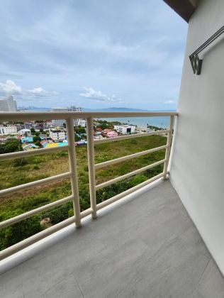 32 sqm studio apartment located on the 15th floor