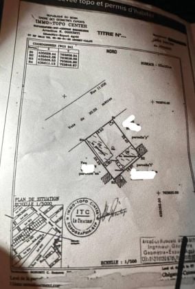 Un ampio appezzamento di terreno ben posizionato con titolo di ...