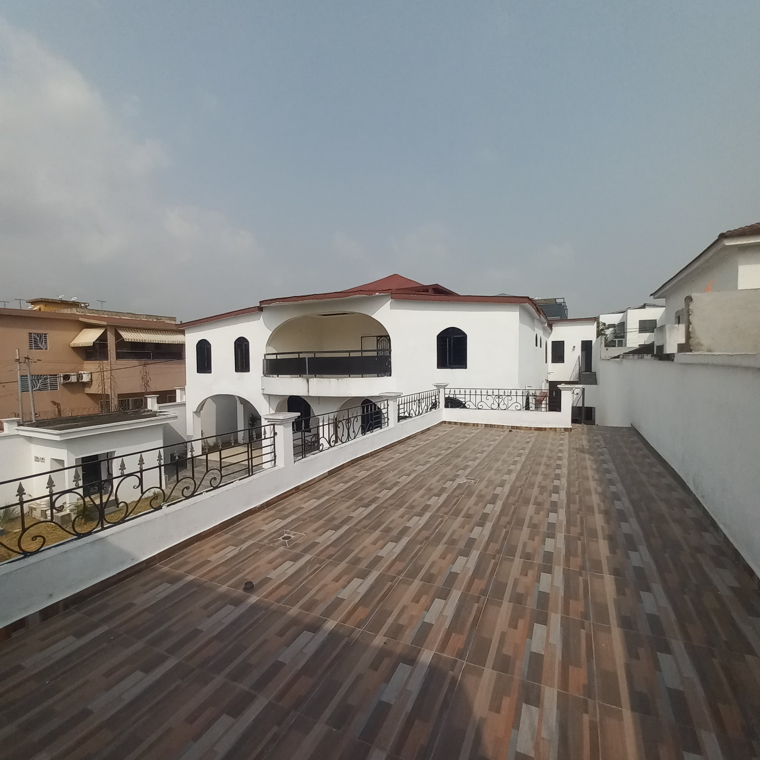 Location d'une gigantesque villa duplex de 11 pièces a cocody RIVIERA M'badon 