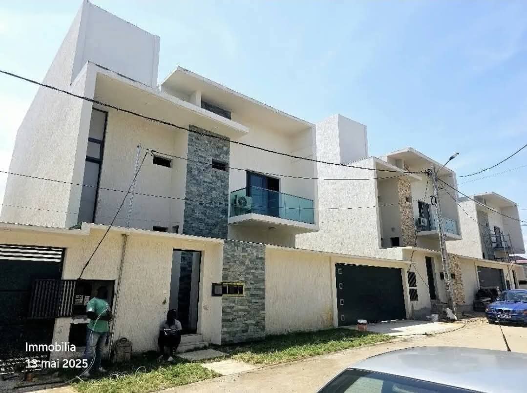 Vente villa duplex de 6 pièces haut standing a cocody RIVIERA Abbata