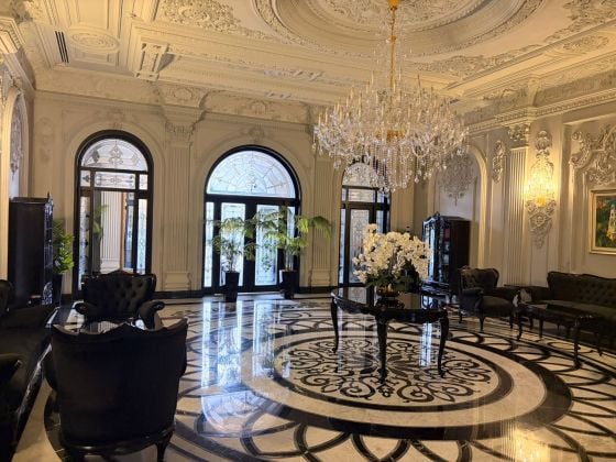 Exclusive 3 bedrooms apartment on the Bulvar area