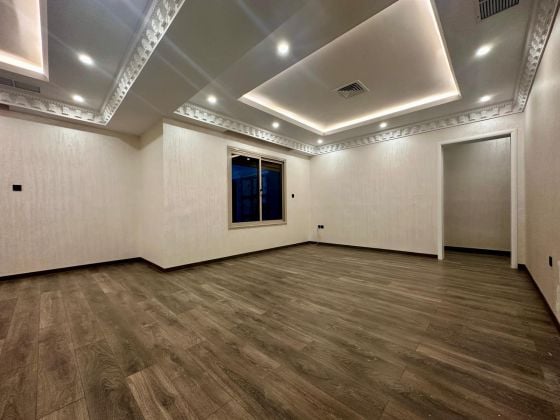 Four bedroom spacious floor for rent in Al Siddeeq