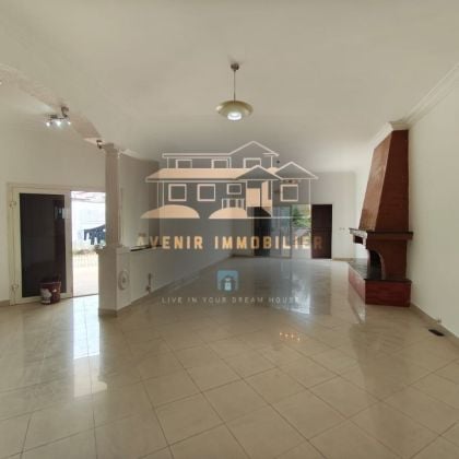 Loue une villa a étage 