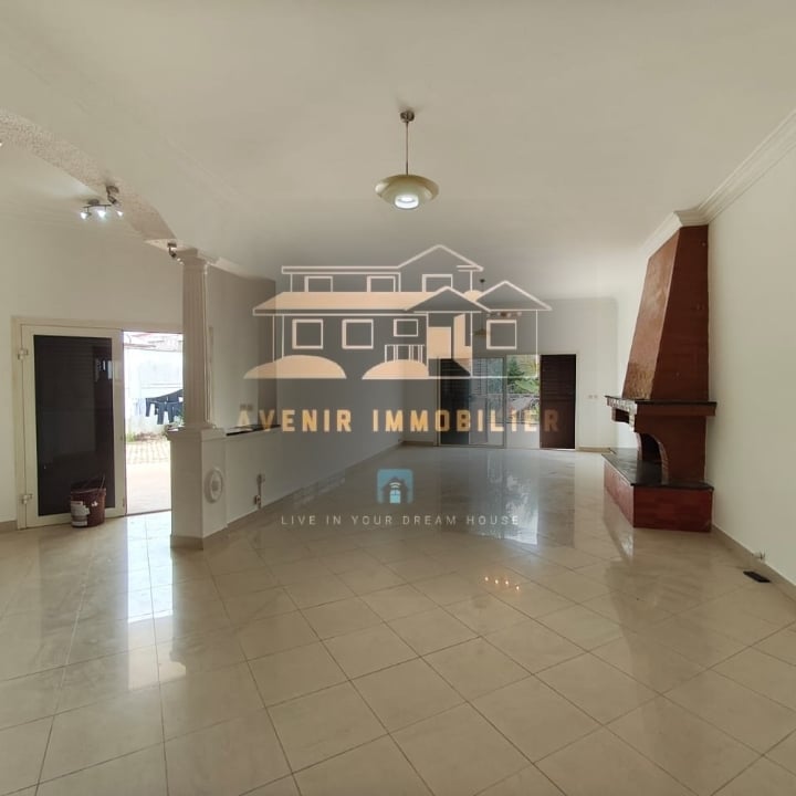 Alquilar una villa de dos plantas 