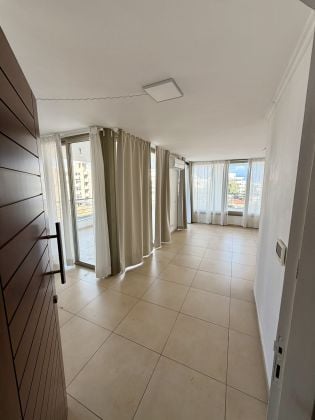 Appartement penthouse de 2 chambres au 4ème étage d'un petit ...