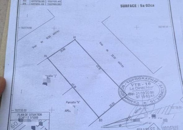 À VENDRE À COTONOU JONCKET 902m2 AVEC TF AU BORD DU GOUDRON