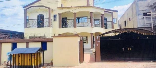 Superbe villa R+1 DE 6 CHAMBRES à louer à OUAGA2000 Zone A