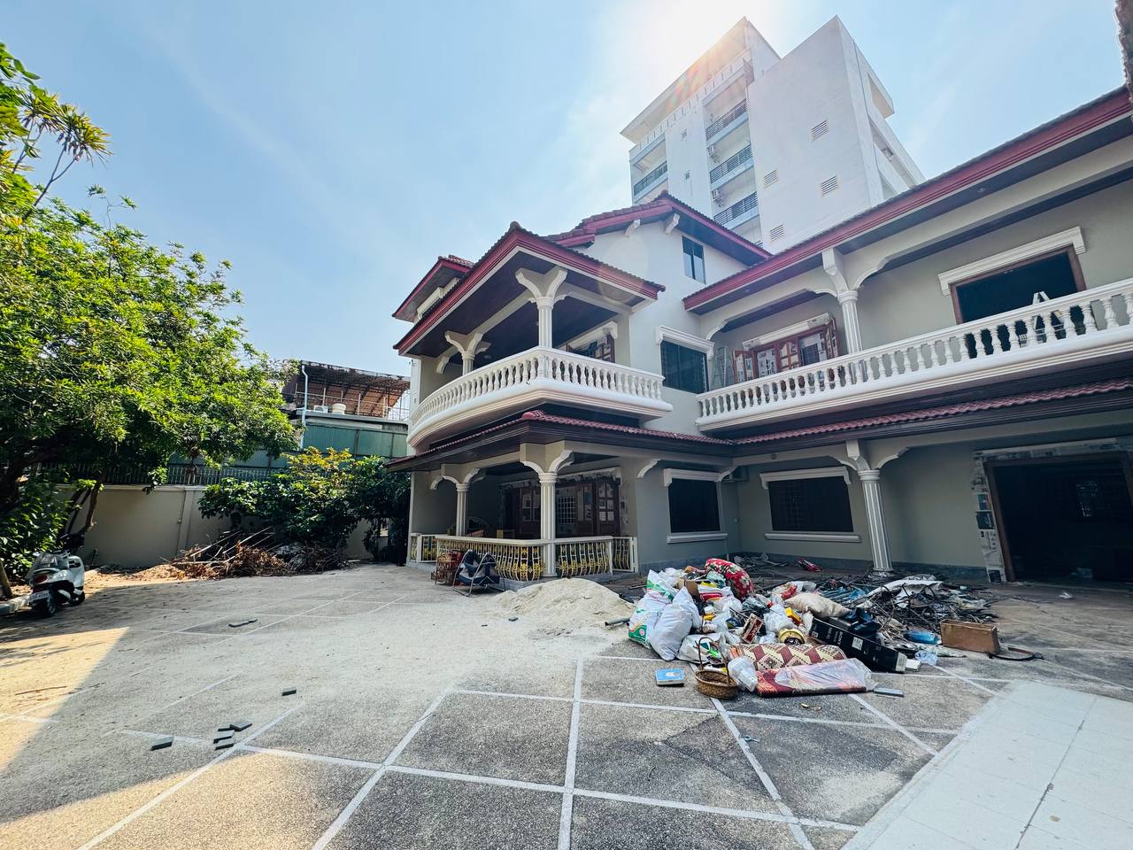 10 bedrooms Villa for Rent in Tuol Tompoung