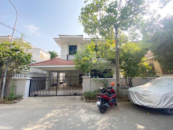 04 Bedrooms Villa for Rent at Teuk Thla