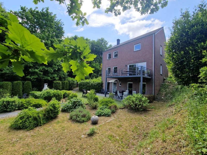 Belgique 6830 Bouillon : spacieuse maison récente, 4ch, 2sdb, au calme.