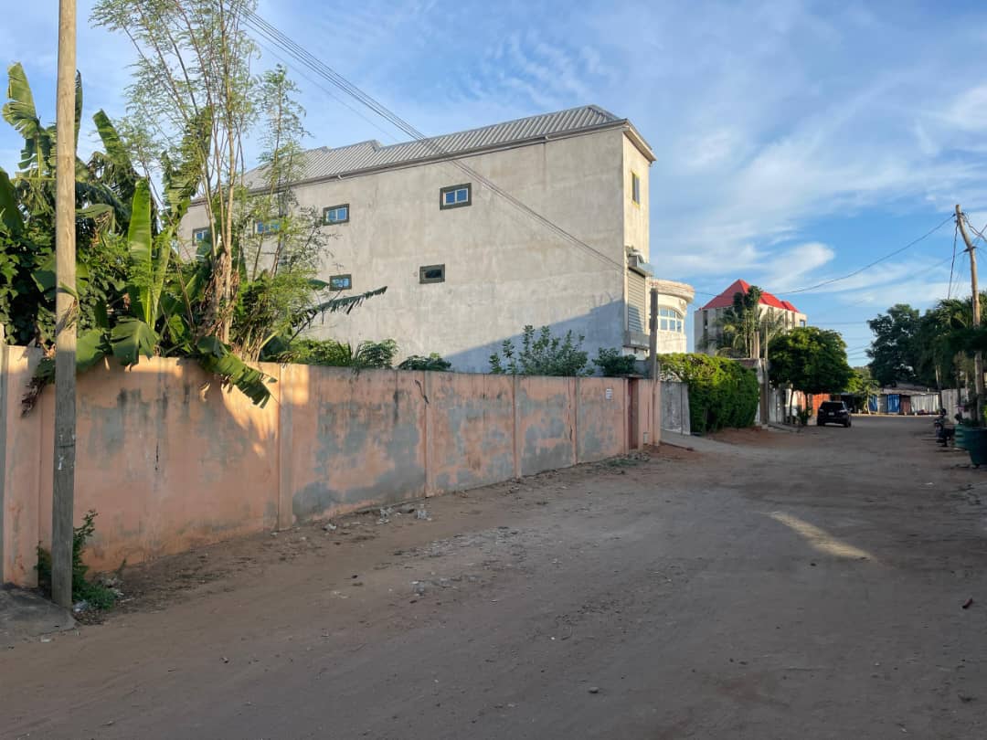 01 plot (600m²) Securely fenced for sale in Lomé, Forever, 100m from the paved road