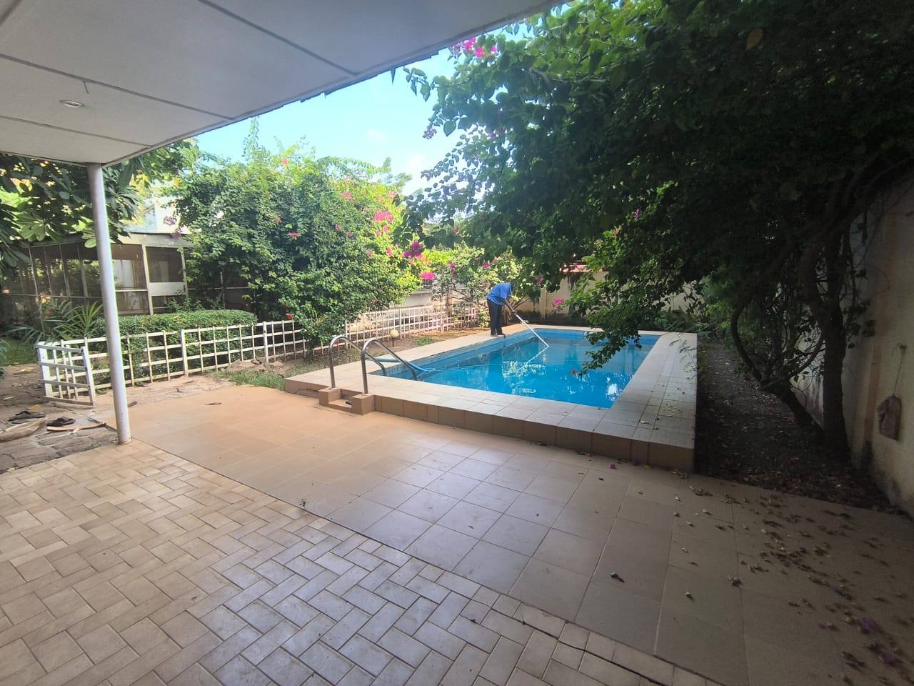 in #KOULOUBA (city center) #A SINGLE-STORY VILLA with 4 bedrooms + POOL + GARDEN