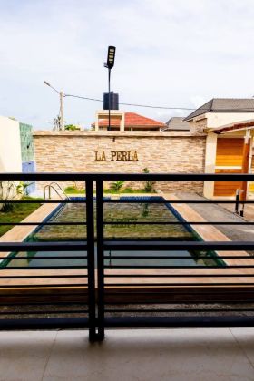 VILLA AVEC PISCINE EN VENTE BASSAM MONDOUKOU À 100m DE MER 