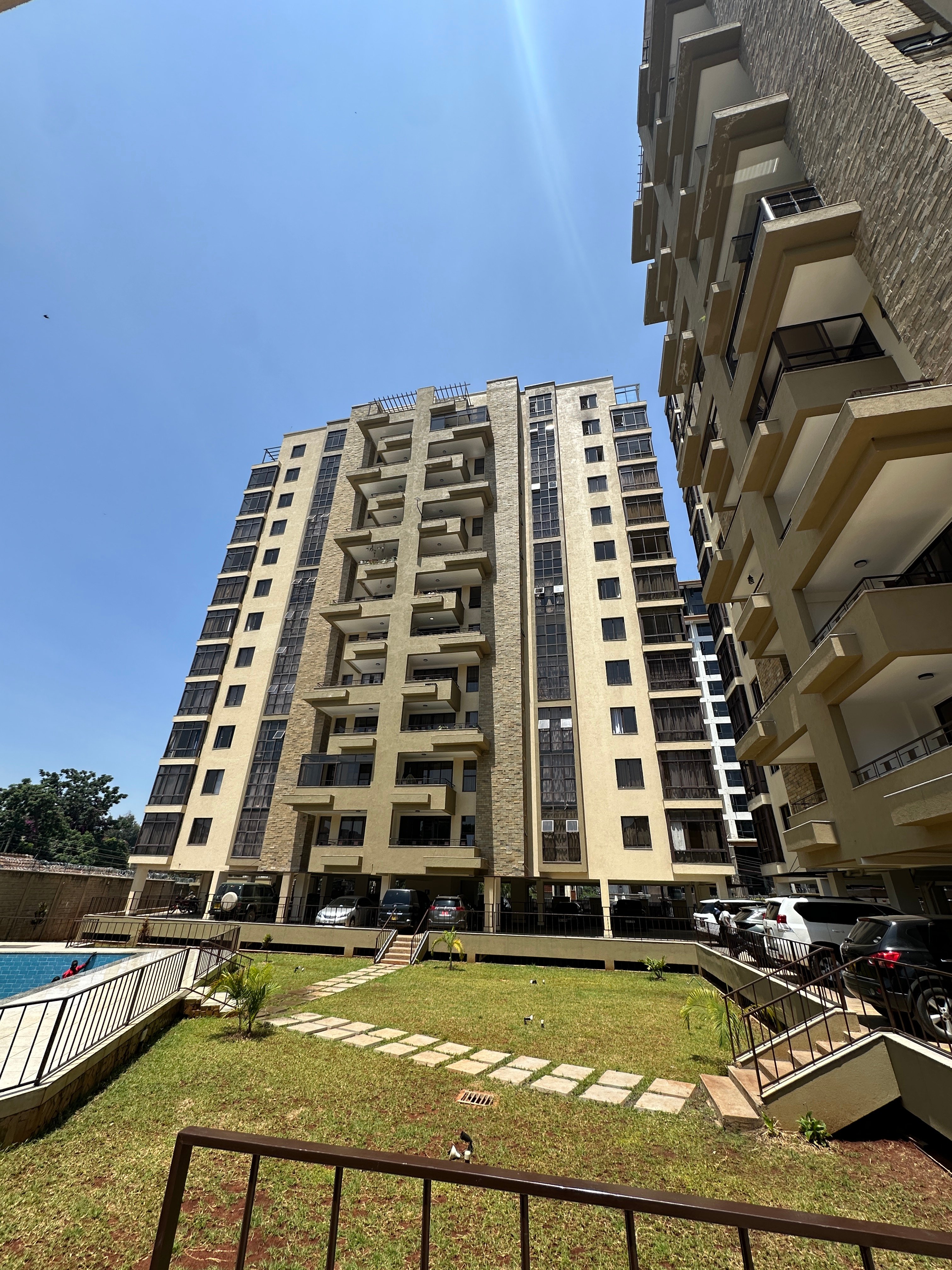 &#55356&#57313 Modern 3-Bedroom Apartment + DSQ (Unfurnished) &#55357&#56496 Rent: KES 150,000 per month