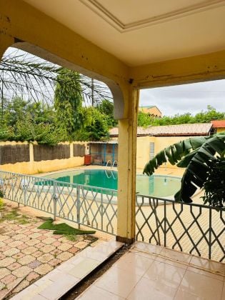 MAISON F4 AVEC PISCINE A LOUER A SOMGANDE  LOYER : 650.000 FCFA / MOIS