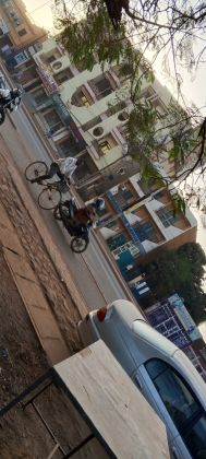 une cour en face du goudron sur la rn1 à gounghin, sur une parcelle ...