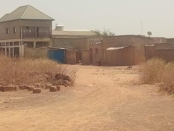 parcelle guiguemtenga  superficie :345m² pan coupé 