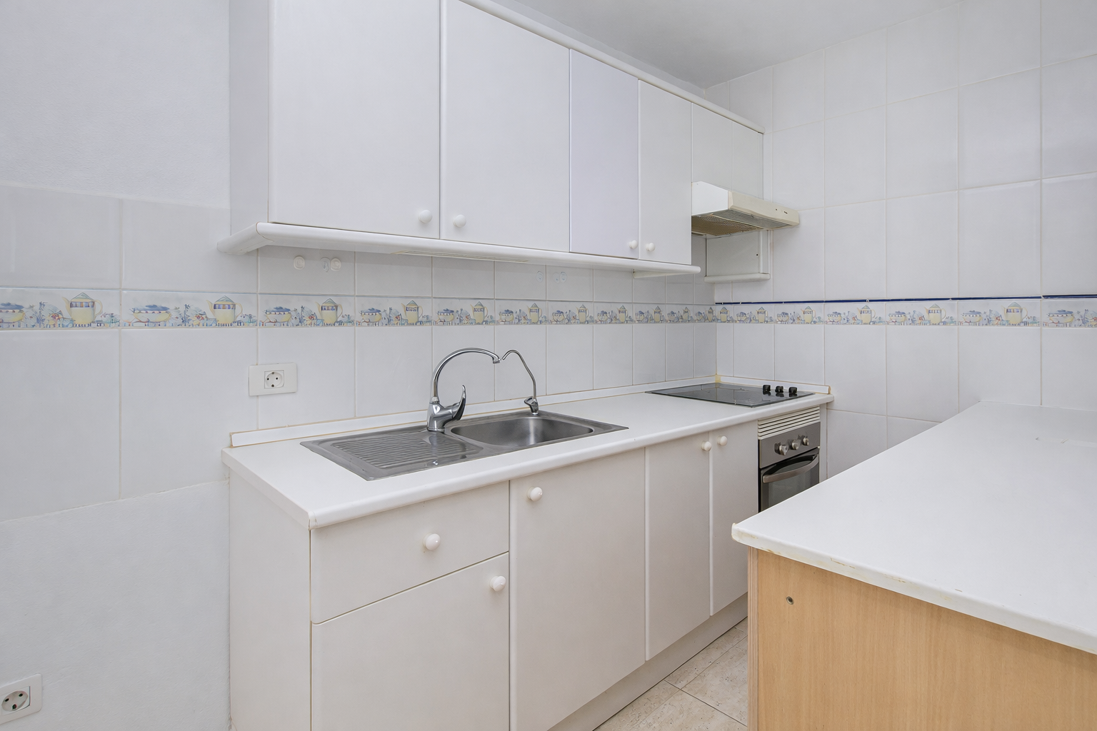 Apartment with Garden and Garage in Residential Complex