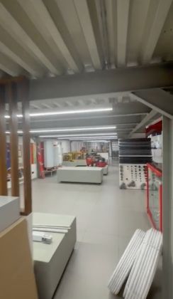 Sala de exposición y oficinas totalmente equipadas en alquiler en ...