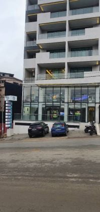 Local comercial en venta en vía principal en Cocody Angre ...