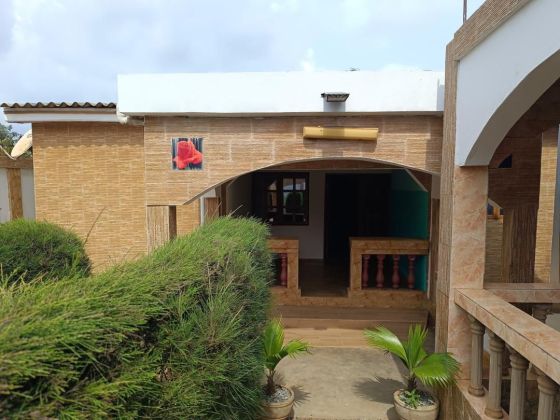 Une très belle villa tuilée baies vitrées sur œ ...