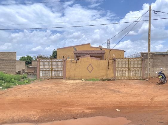 DEUX MINI VILAS BÂTIES SUR UNE PARCELLE D'UNE SUPERFICIE DE 250 ...