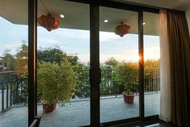 Luxury, modern 3 – bedroom apartment with big balcony and lake view ...