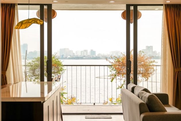 Luxury, modern 3 – bedroom apartment with big balcony and lake view ...