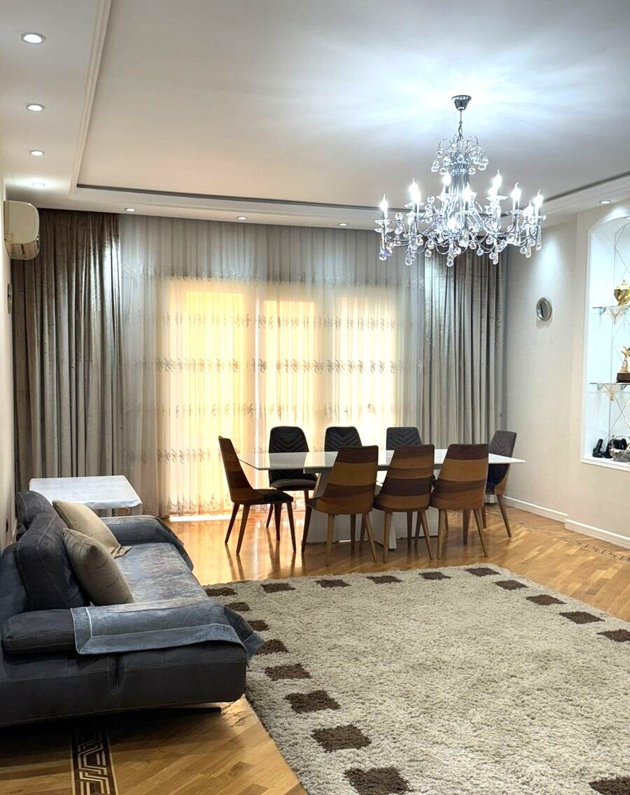 2 bedrooms apartment for rent. Location: close to 28 mall. On Rashid Beybudov street.