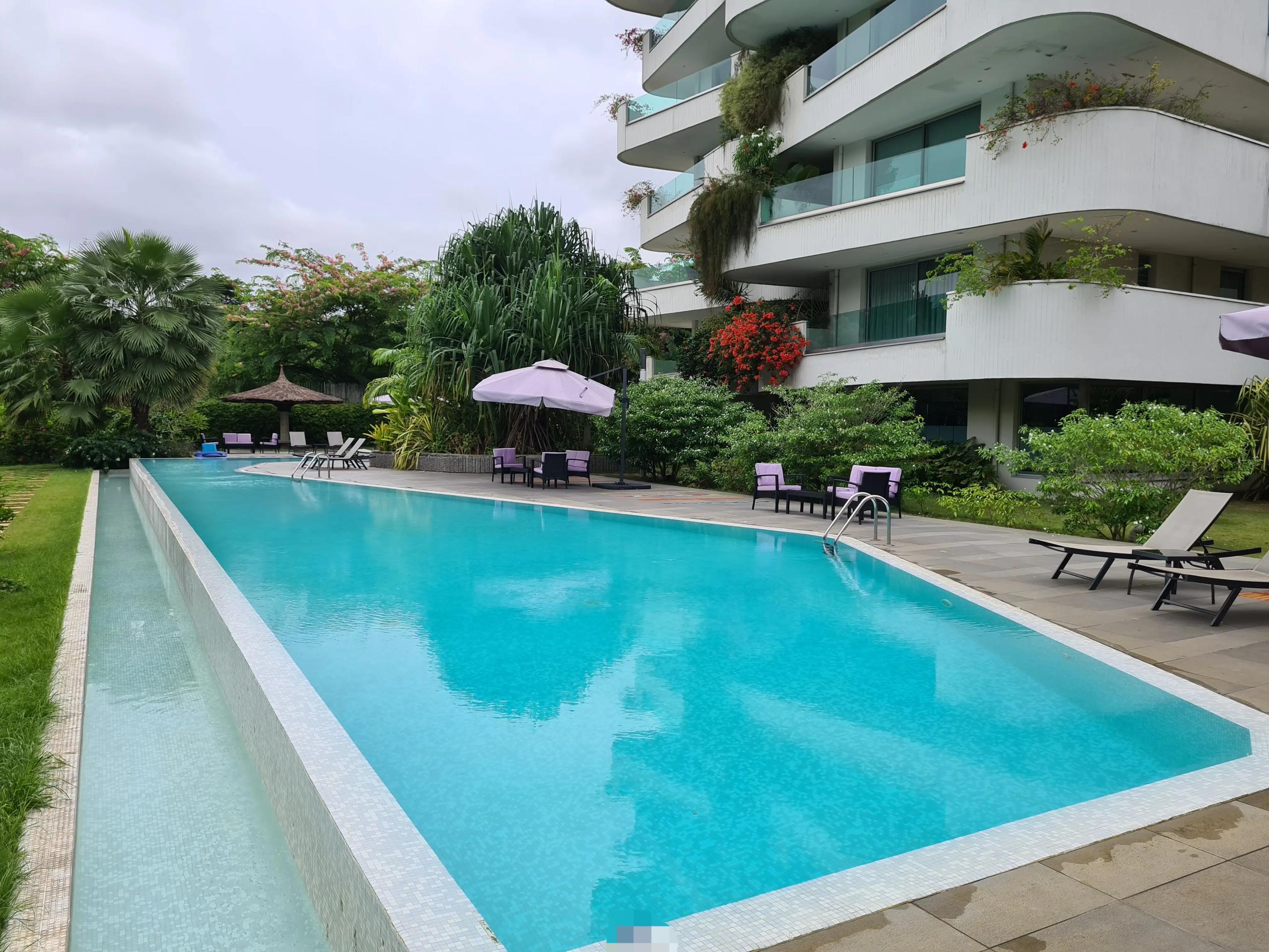 Cocody Centre, beautiful high-standard 2-bedroom apartment with many amenities 