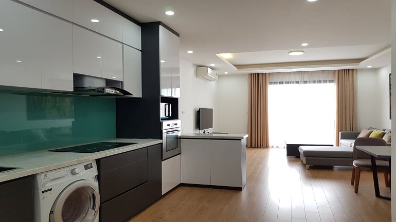 Nice, bright 2 – bedroom apartment with balcony in Au Co street, Tay Ho district for rent