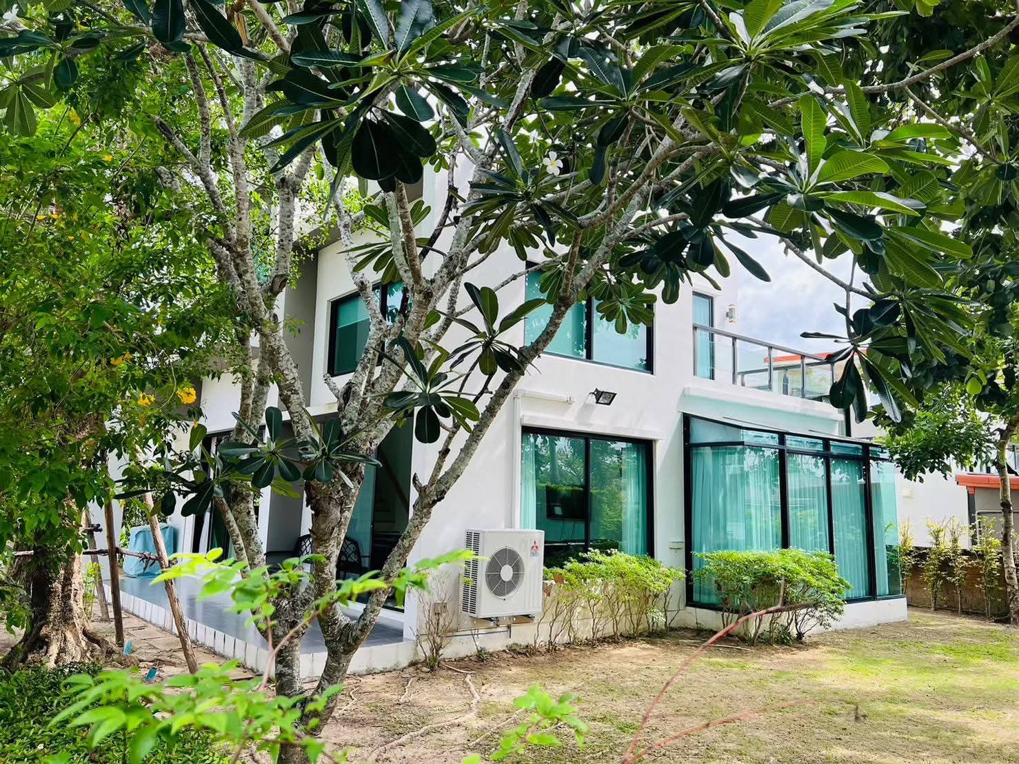 3 bedroom 3 bathroom house for rent closed the beach 