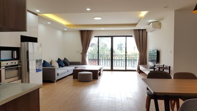 Nice, spacious 2 – bedroom apartment with balcony in Au Co street, ...
