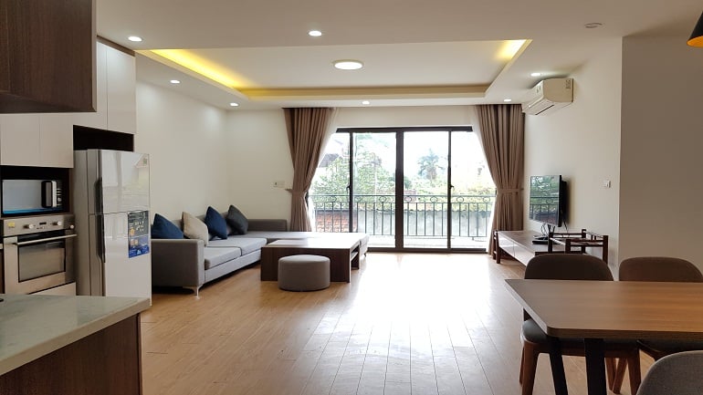 Nice, spacious 2 – bedroom apartment with balcony in Au Co street, Tay Ho district for rent
