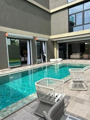 For sale: 10-room villa in Cocody Riviera 4, M'badon 