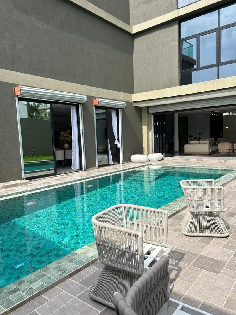 For sale: 10-room villa in Cocody Riviera 4, M'badon 