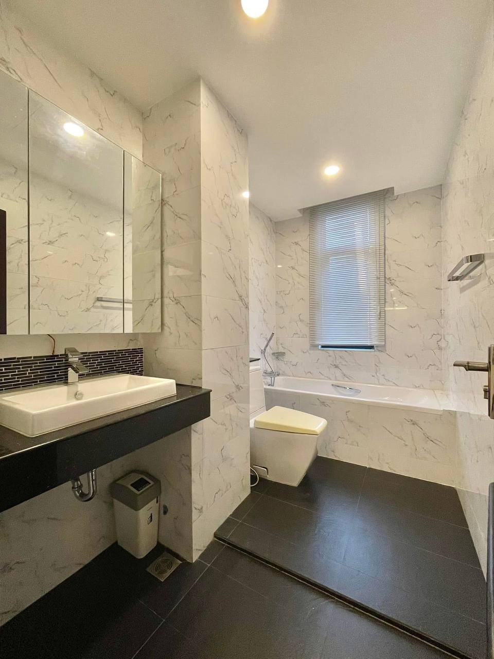 PHNOM PENH A LOUER APPARTEMENT 3 CHAMBRES 190M2