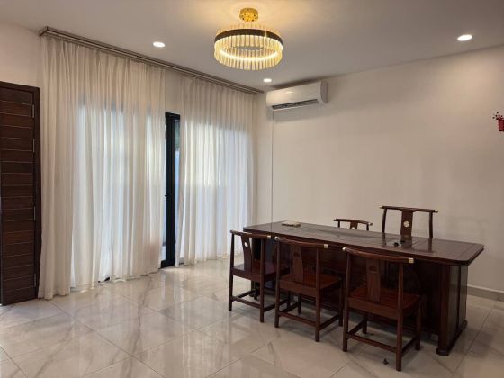 EN LOCATION PHNOM PENH GRANDE MAISON 5 CHAMBRES PISCINE