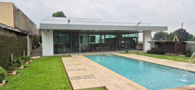 Vente d'une grande villa à La Riviera Beverly Hills 