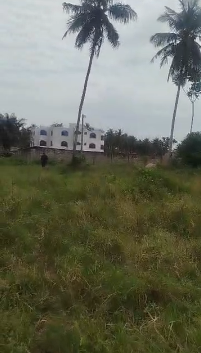 Opportunité commerciale : 915 m² à 500 m de l'autoroute Abidjan-Bassam (Côte d'Ivoire)