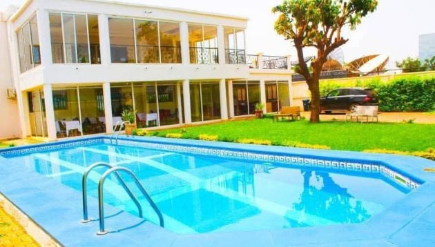 Immeuble R+1 sur 1000m2 en plein centre ville de Ouagadougou en vente