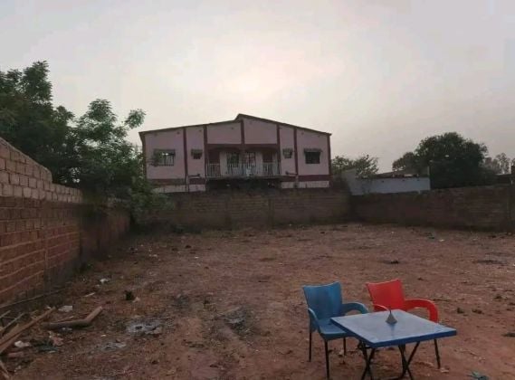 Une parcelle de 416m² clôturée en vente à Saaba ...